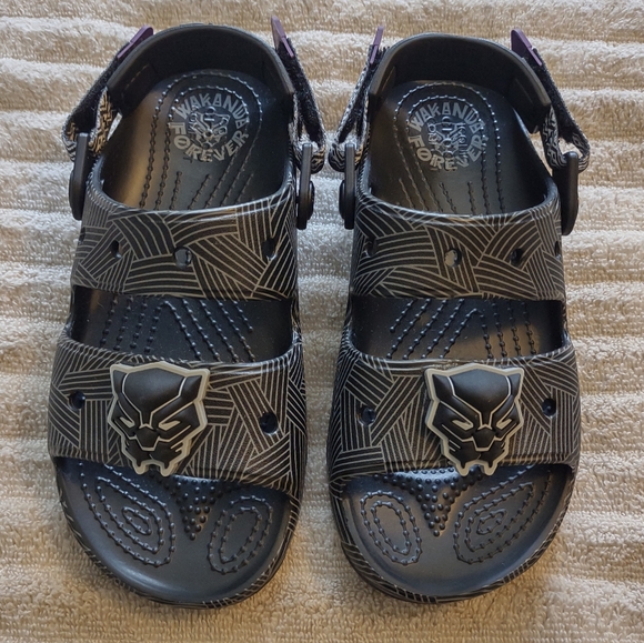 NWOT Crocs x Marvel Black Panther Slip On All-Terrain Clogs Black Kids Size 3 J3 - Picture 3 of 11